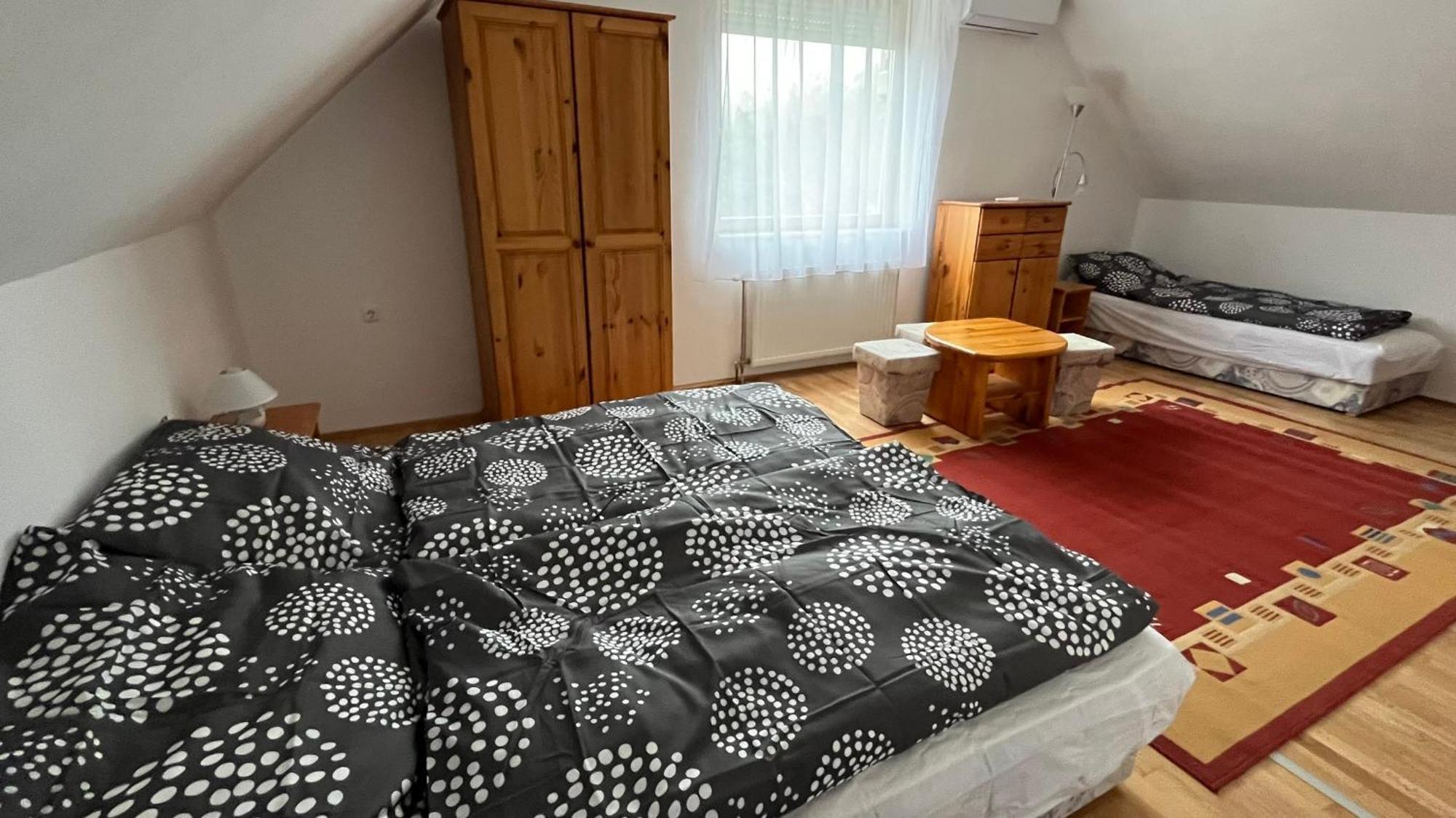 Boezsi Apartman Шарвар Экстерьер фото