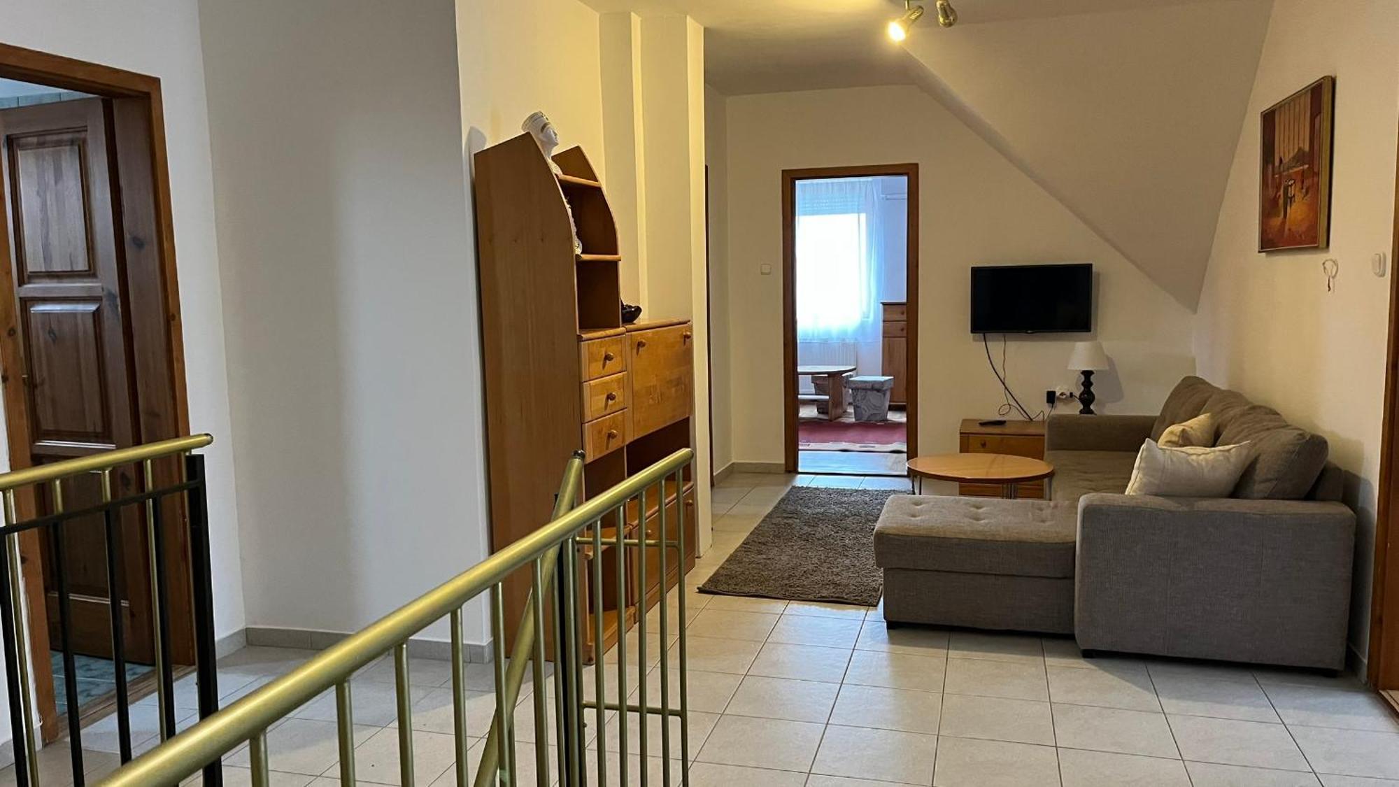 Boezsi Apartman Шарвар Экстерьер фото