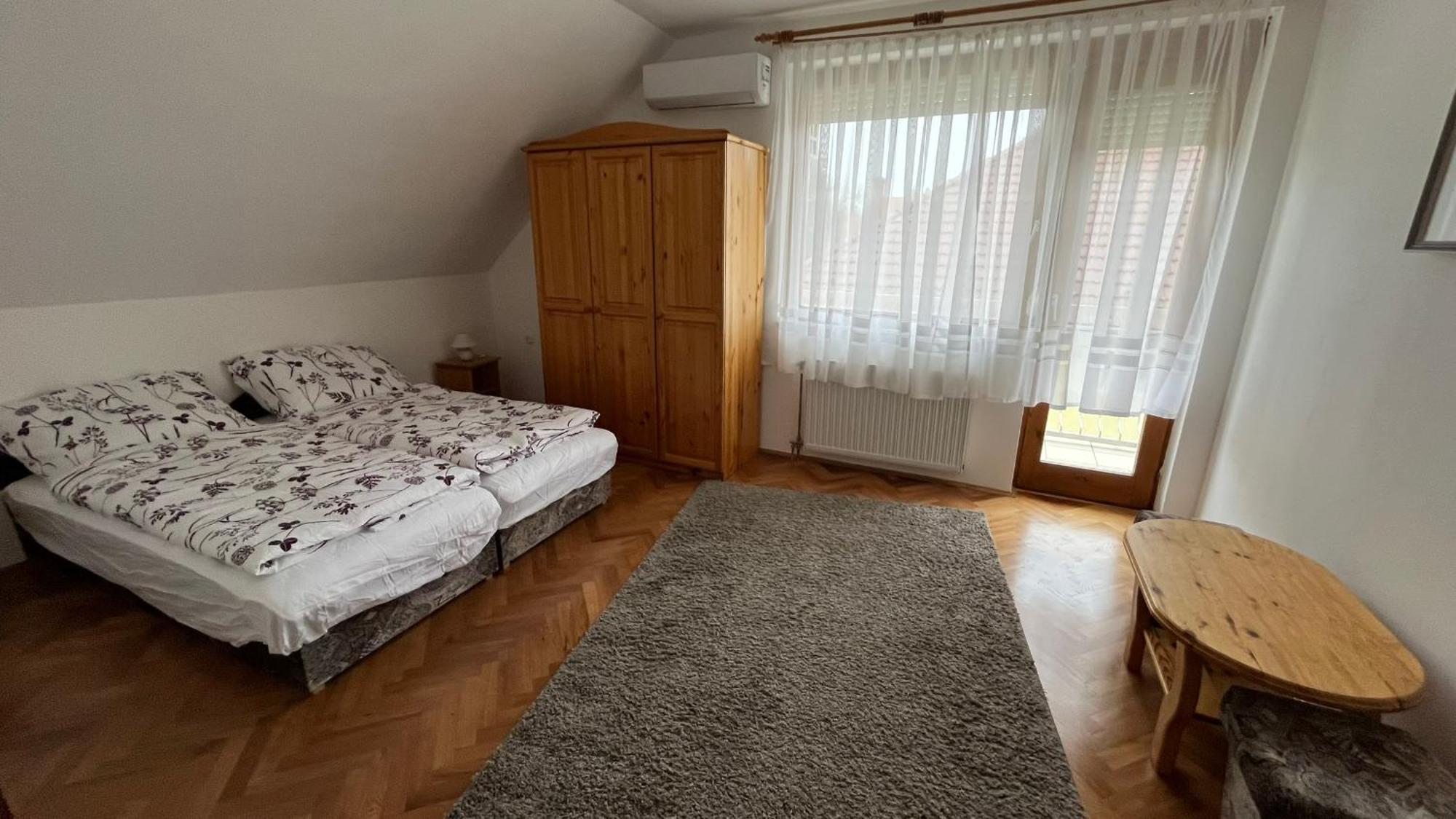 Boezsi Apartman Шарвар Экстерьер фото