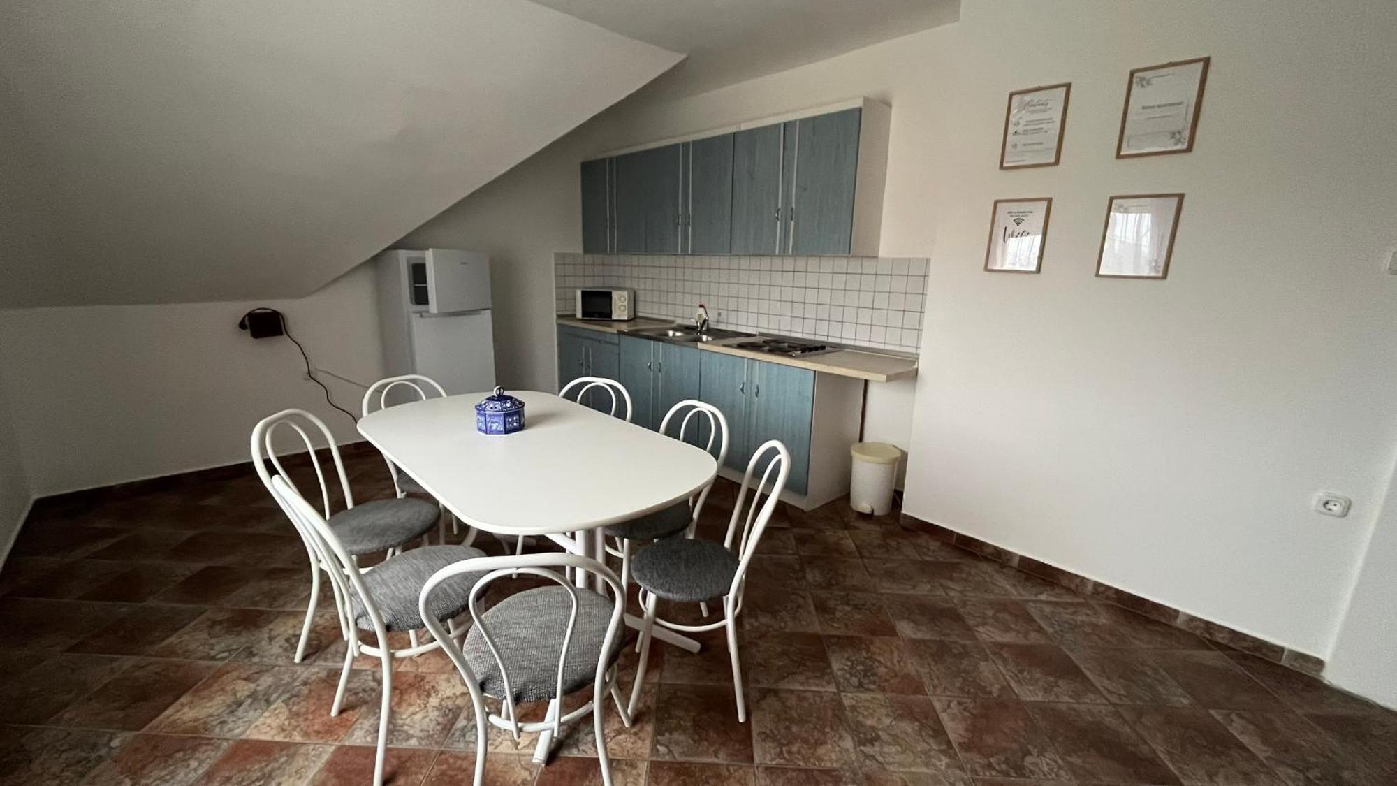 Boezsi Apartman Шарвар Экстерьер фото